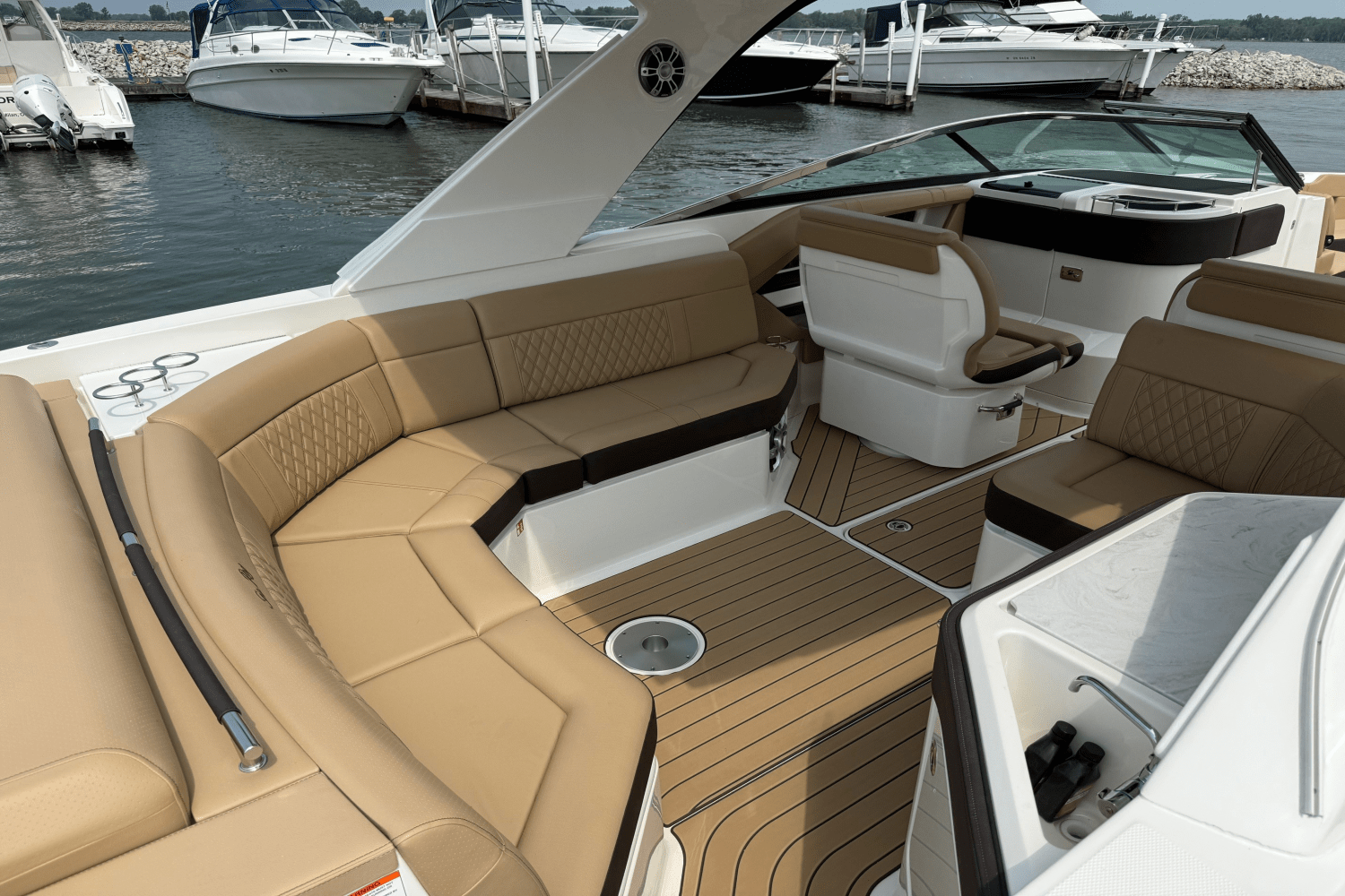 2025 Sea Ray SLX 310 Image Thumbnail #12