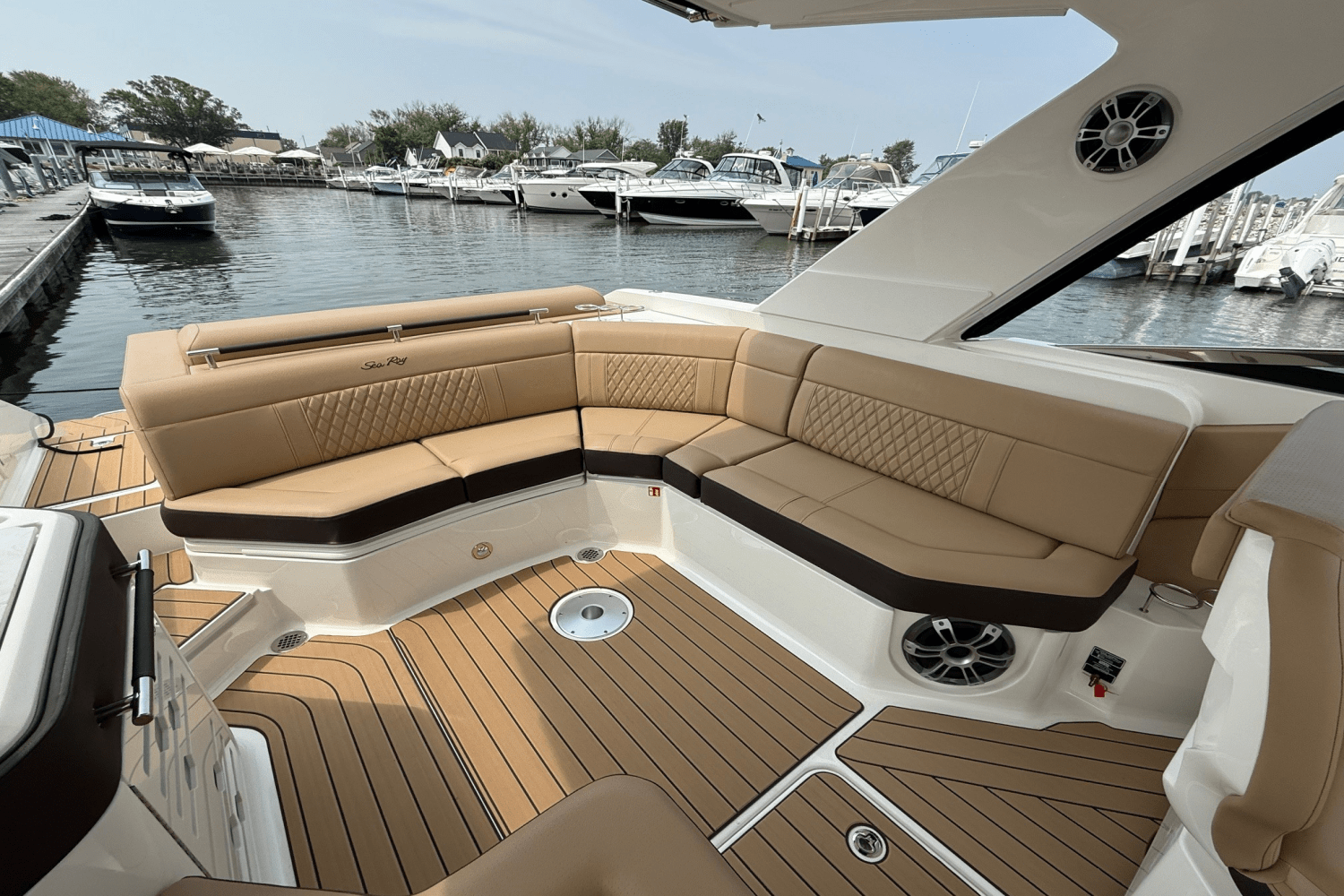 2025 Sea Ray SLX 310 Image Thumbnail #11