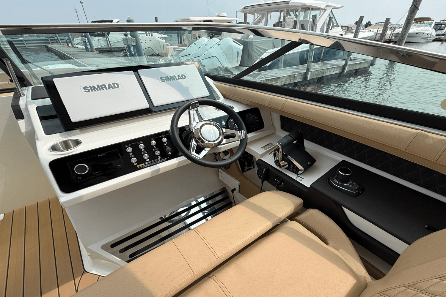 2025 Sea Ray SLX 310 Image Thumbnail #9