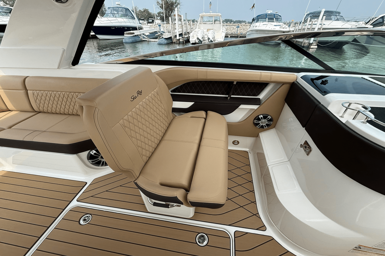 2025 Sea Ray SLX 310 Image Thumbnail #7