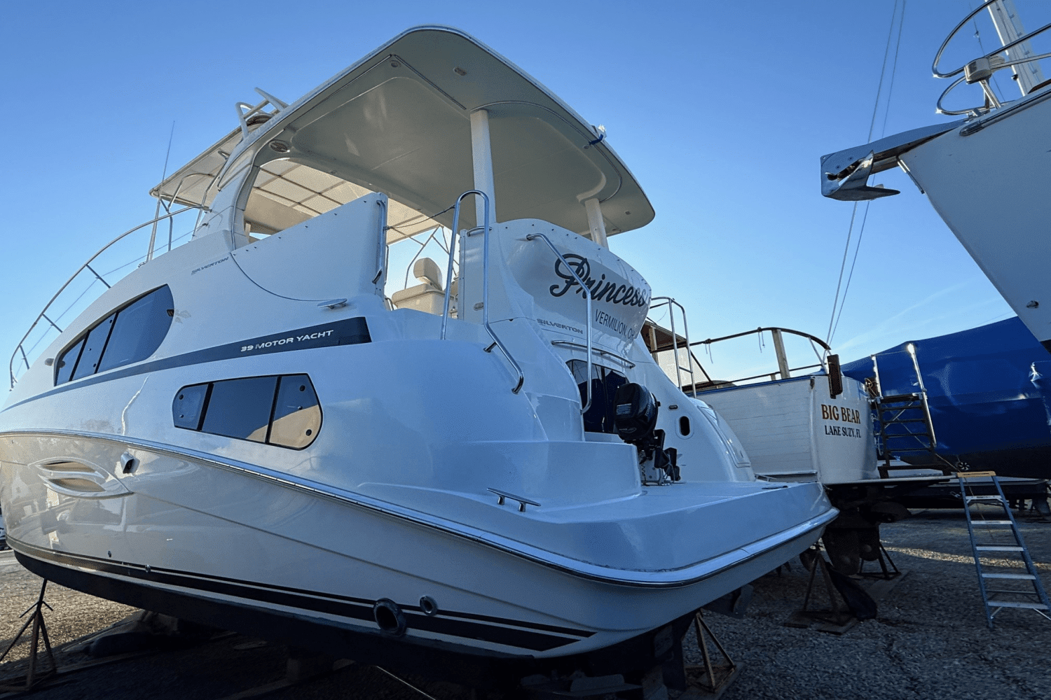 2004 Silverton
                                                             39 MOTOR YACHT Image Thumbnail #6