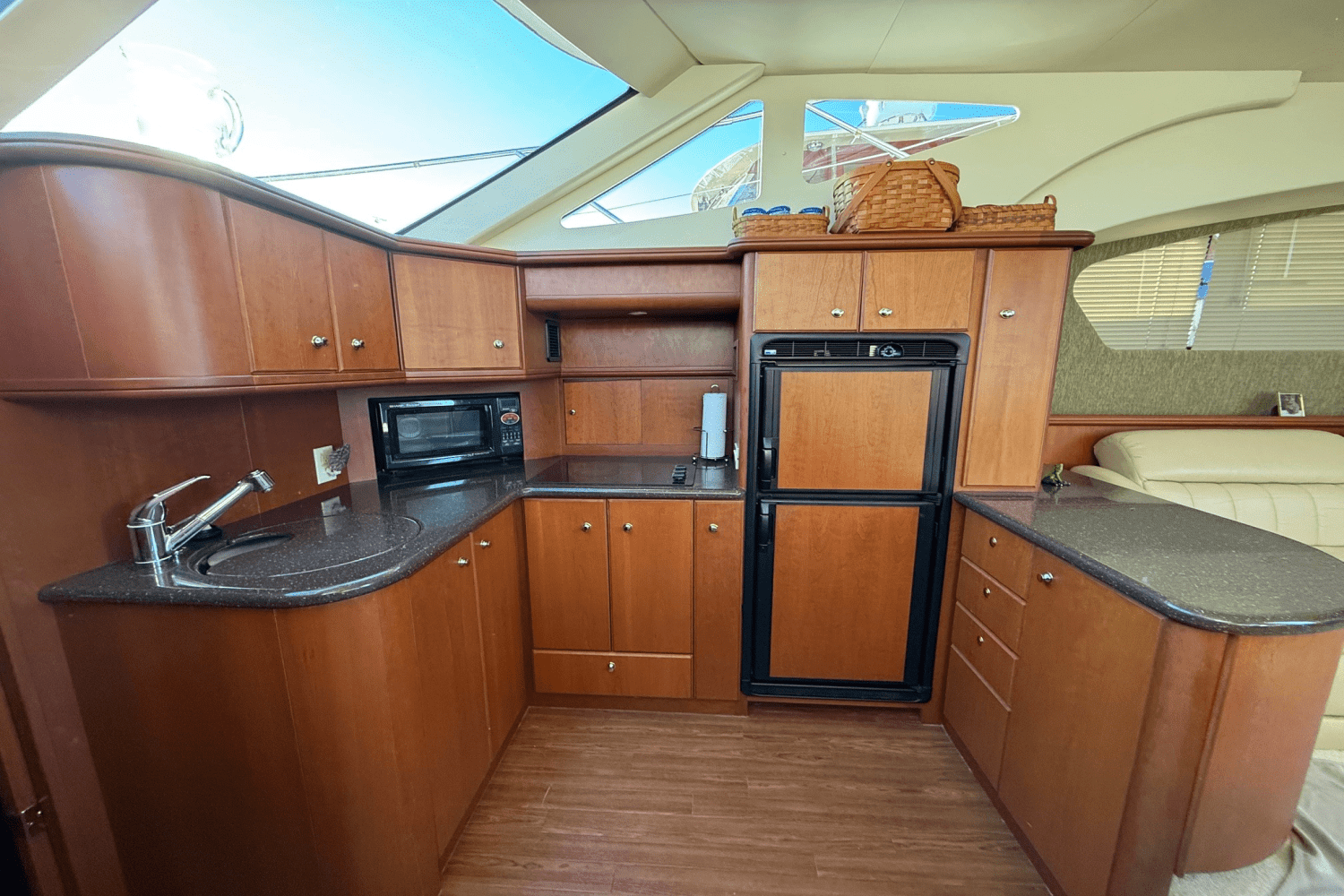 2004 Silverton
                                                             39 MOTOR YACHT Image Thumbnail #29