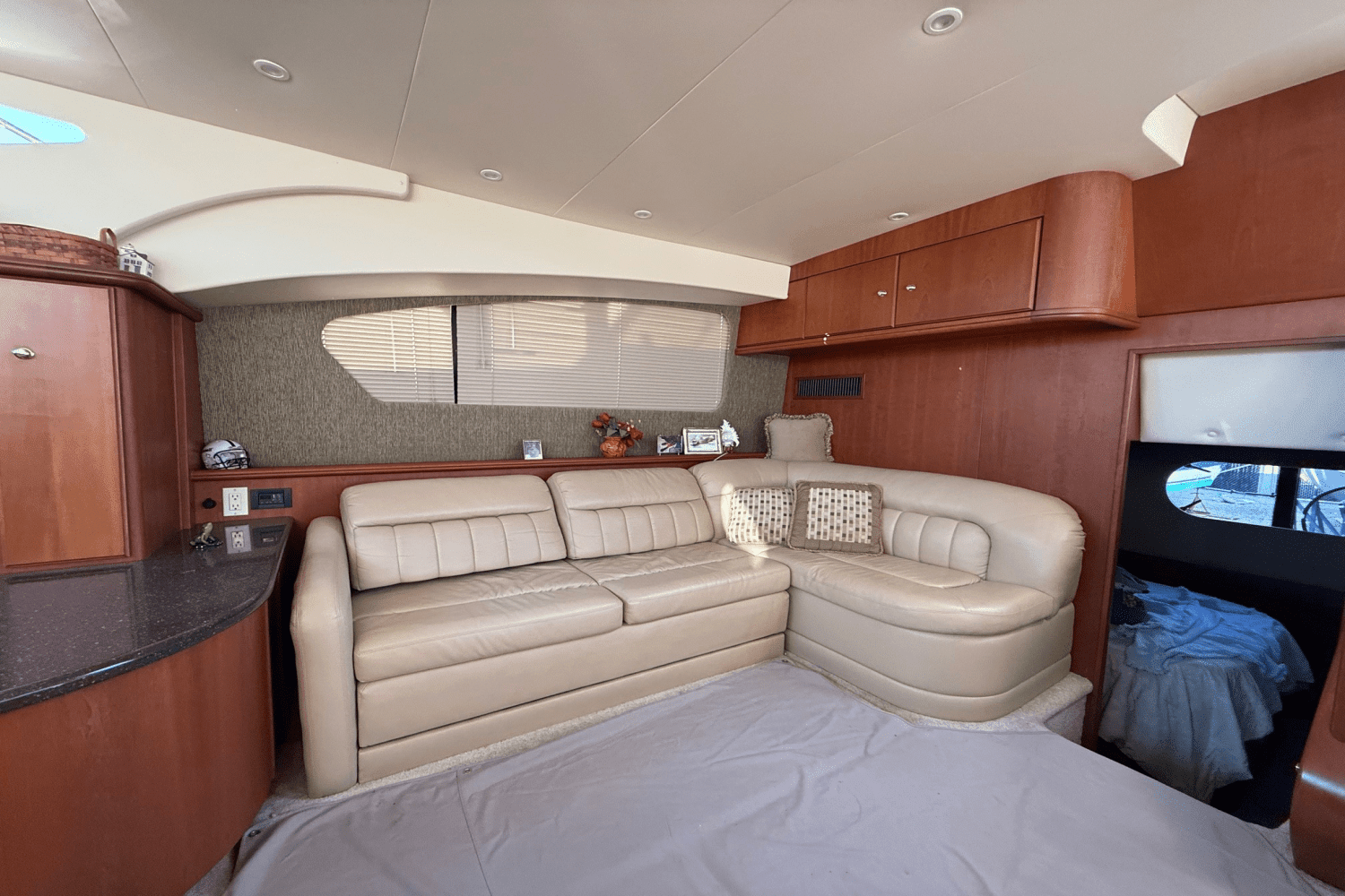 2004 Silverton
                                                             39 MOTOR YACHT Image Thumbnail #25