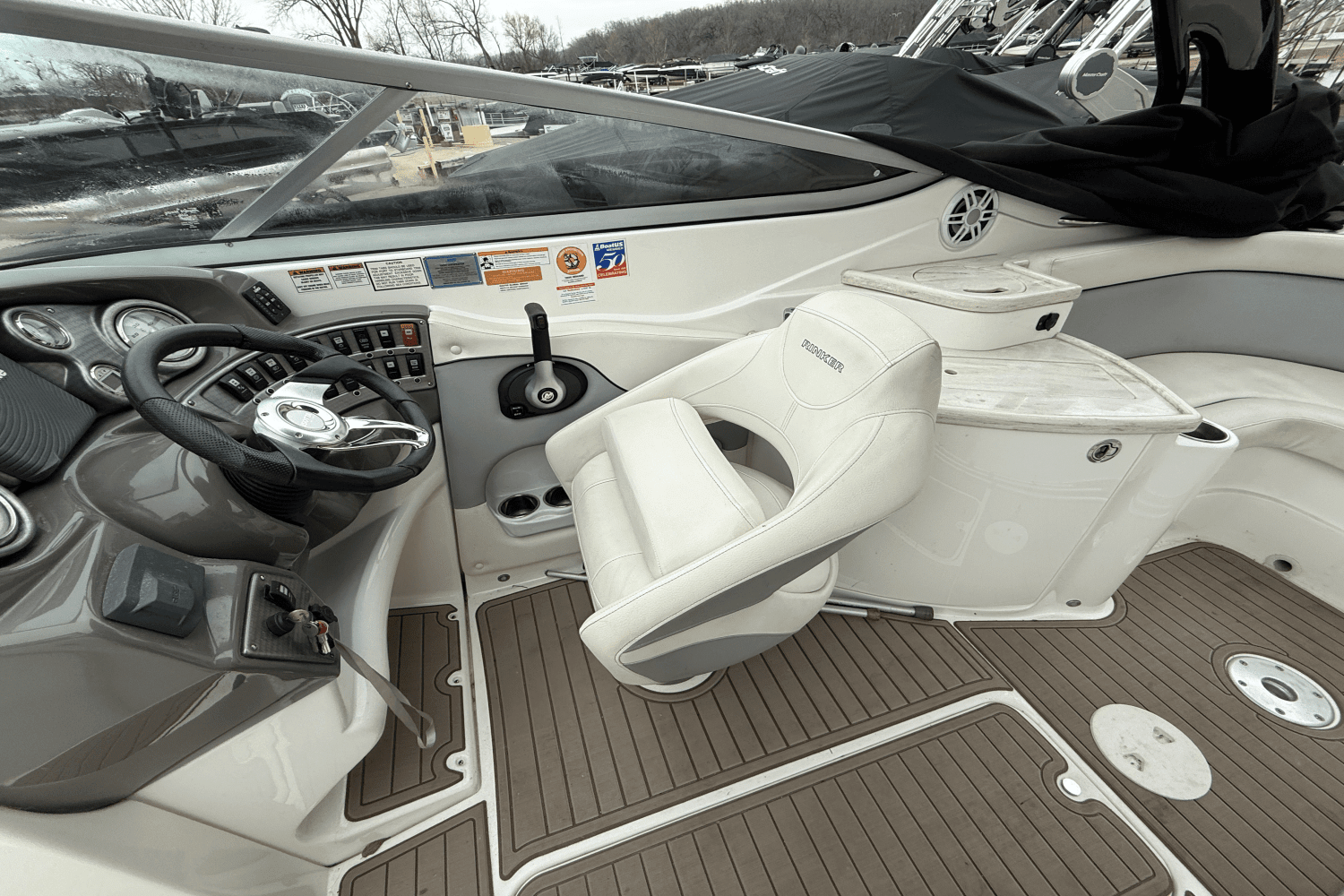2015 Rinker CAPTIVA 276BR Image Thumbnail #6