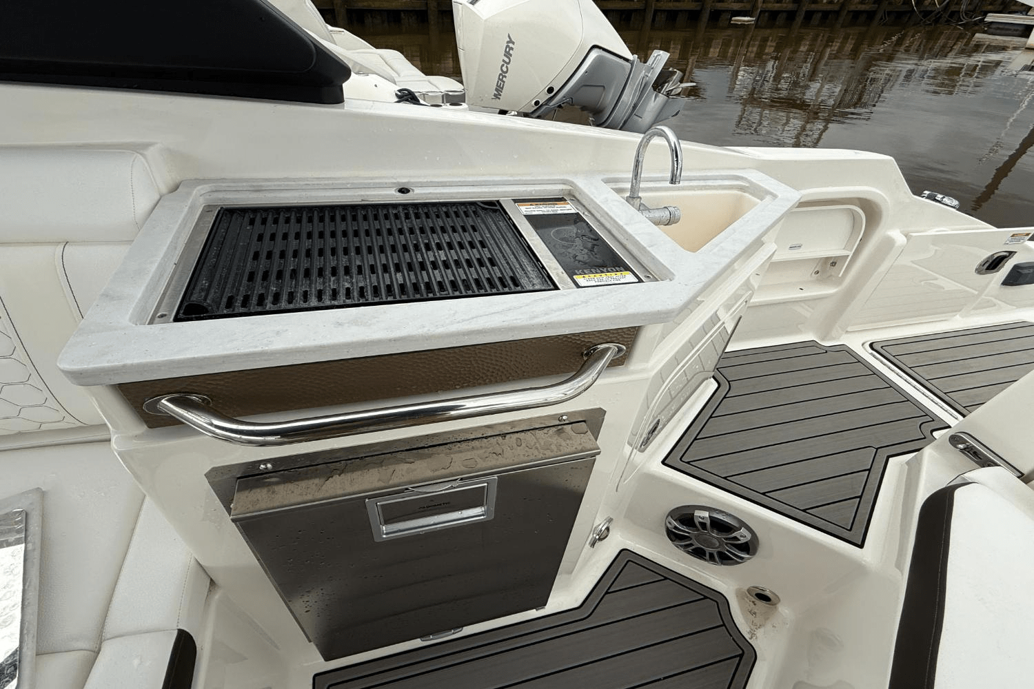 2024 Sea Ray 290 SDX OB Image Thumbnail #11