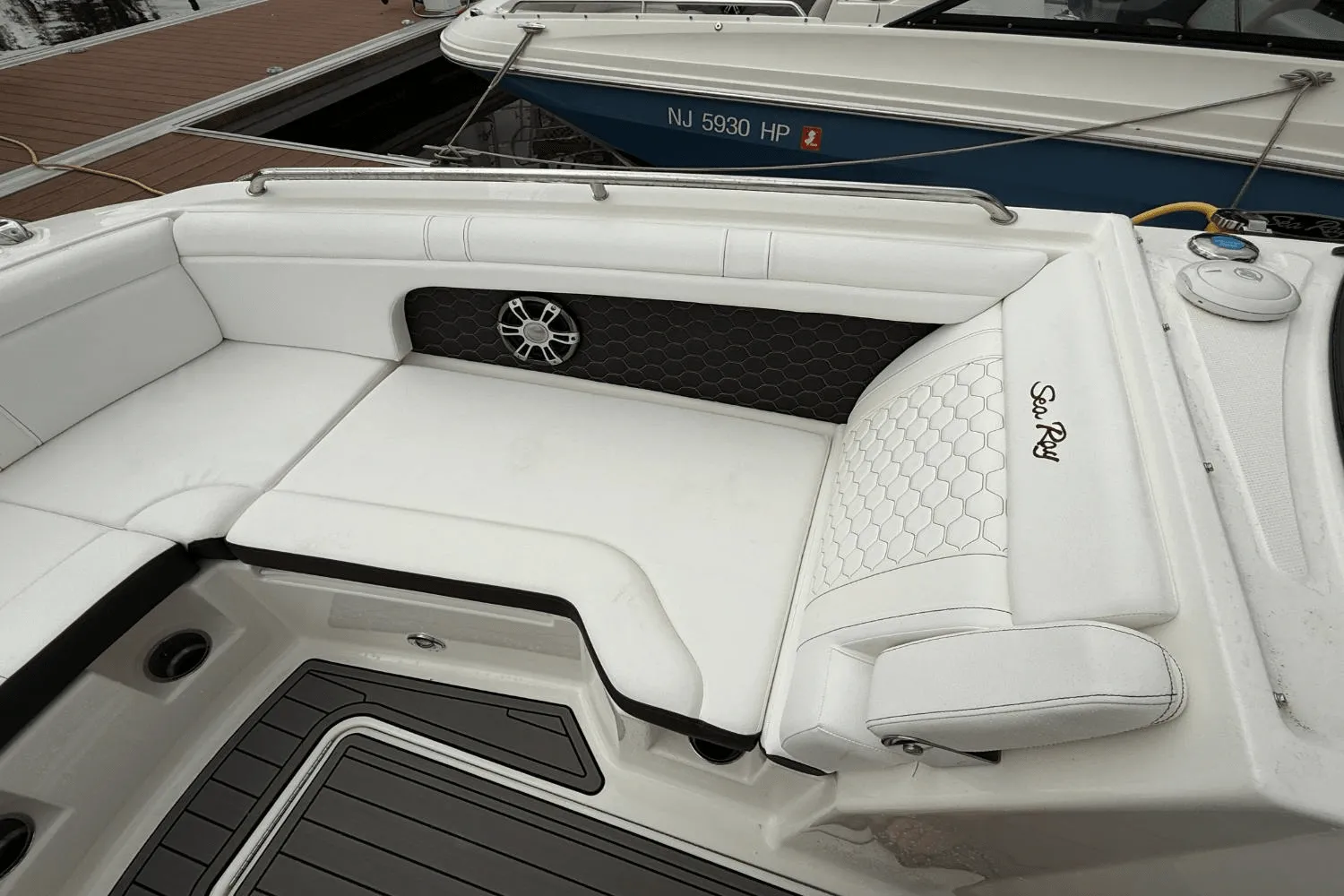 2024 Sea Ray 290 SDX OB Image Thumbnail #18