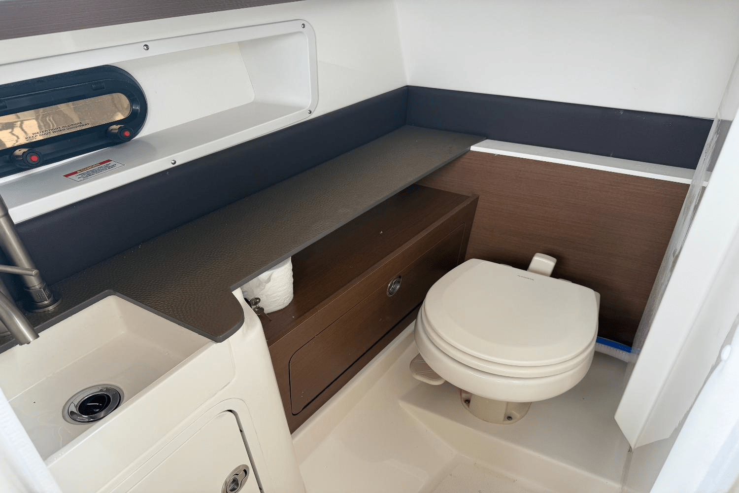 2024 Sea Ray 290 SDX OB Image Thumbnail #13