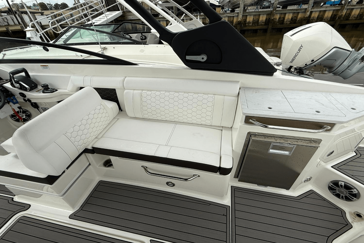 2024 Sea Ray 290 SDX OB Image Thumbnail #10