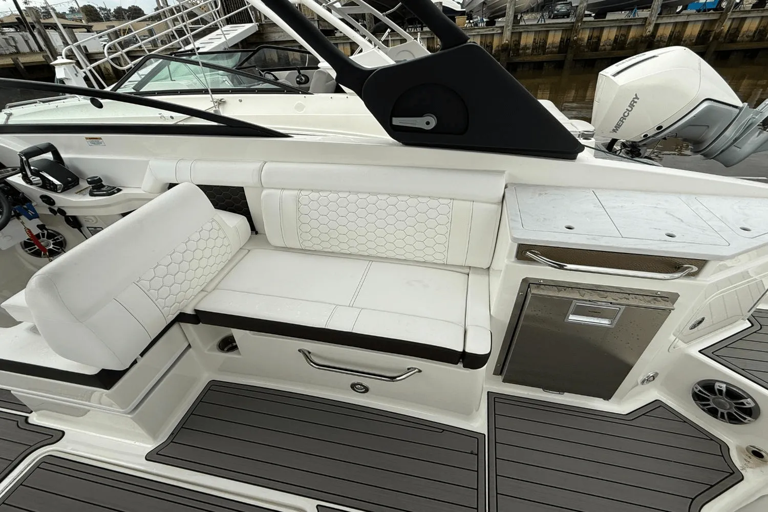 2024 Sea Ray 290 SDX OB Image Thumbnail #10