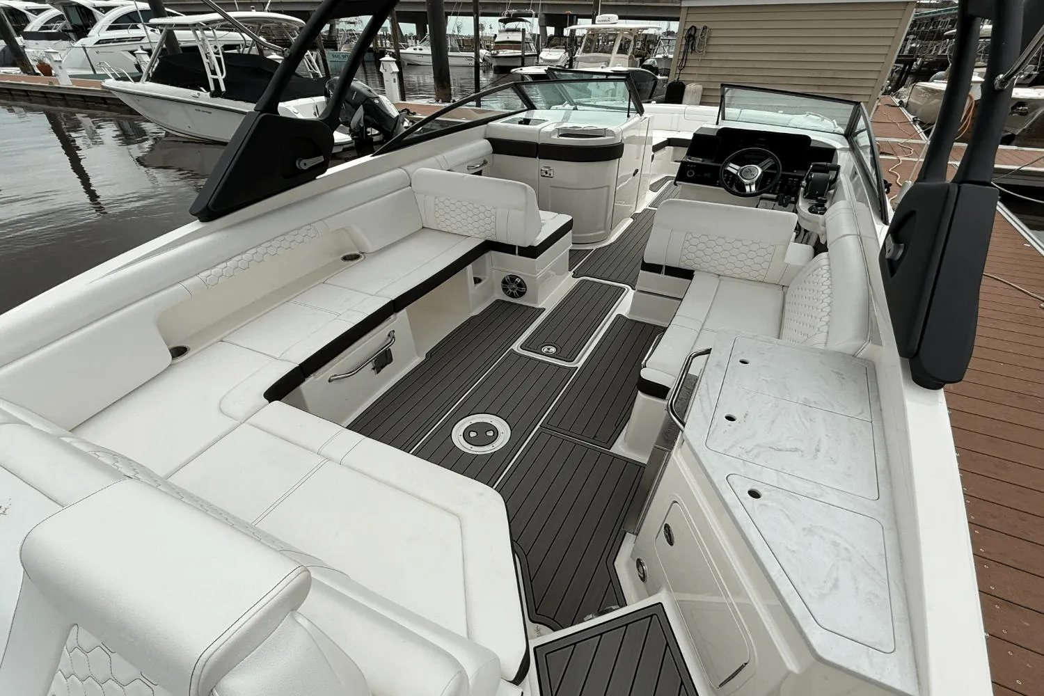 2024 Sea Ray 290 SDX OB Image Thumbnail #7