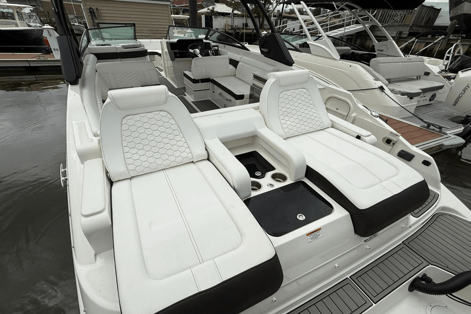 2024 Sea Ray 290 SDX OB Image Thumbnail #5