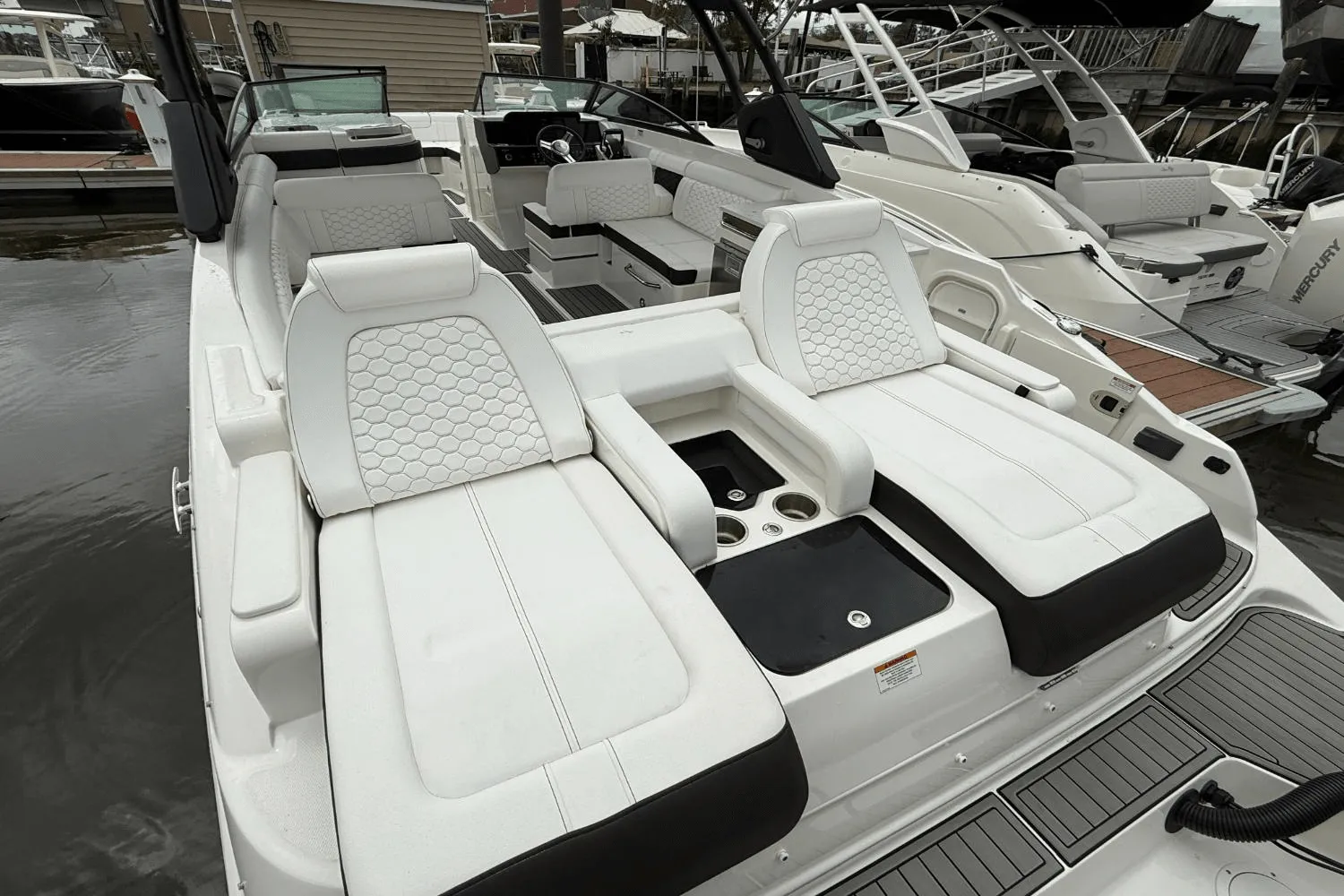 2024 Sea Ray 290 SDX OB Image Thumbnail #5