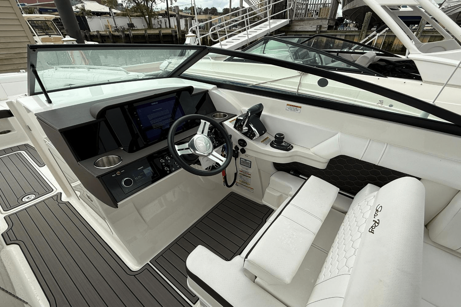 2024 Sea Ray 290 SDX OB Image Thumbnail #15