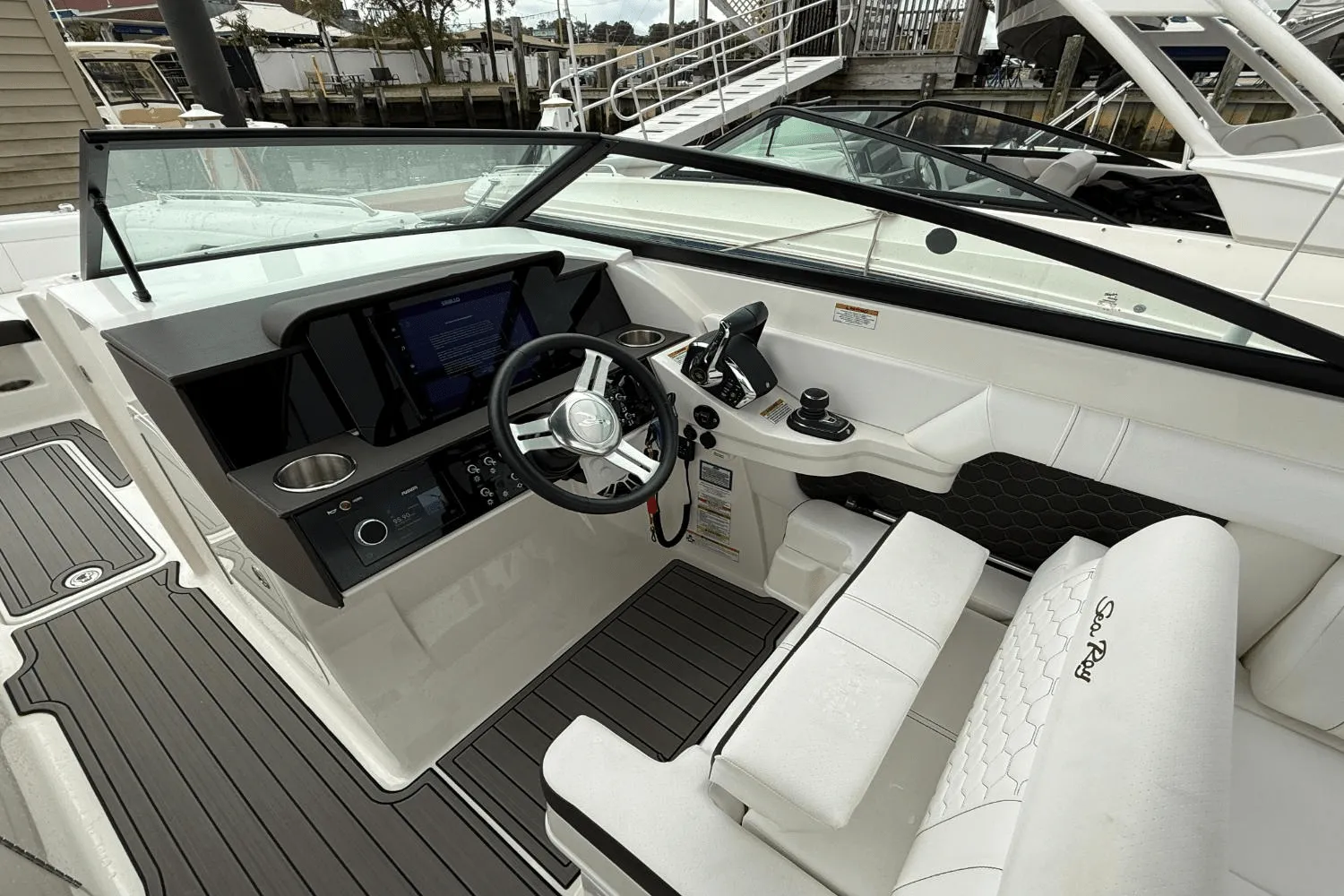 2024 Sea Ray 290 SDX OB Image Thumbnail #15