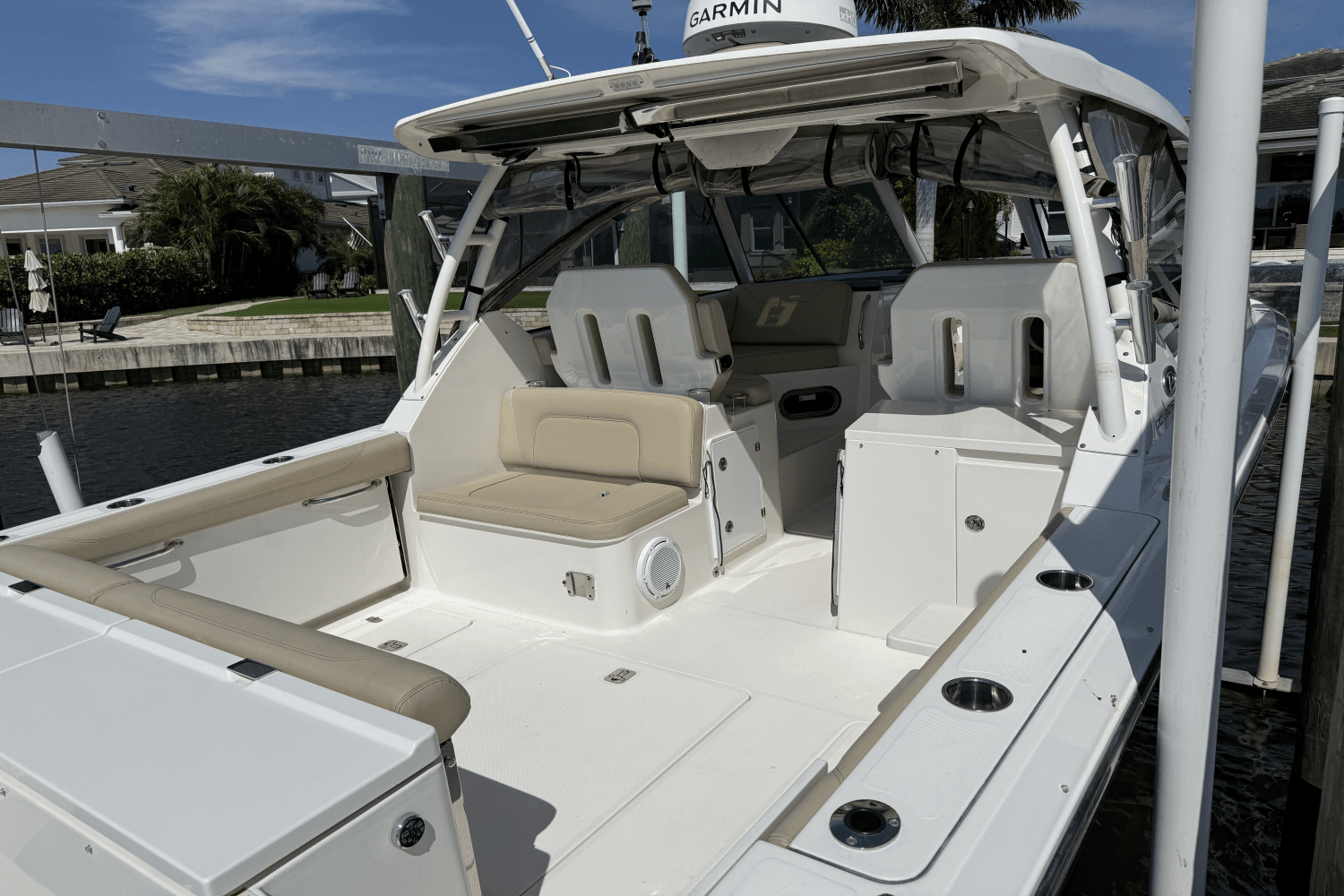 2017 Pursuit DC 325 DUAL CONSOLE Image Thumbnail #18
