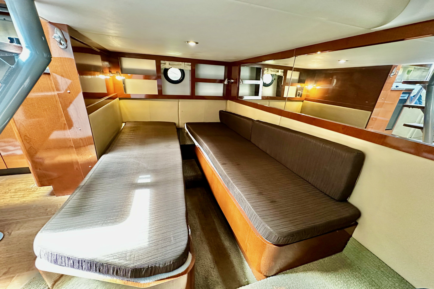 2014 Sea Ray 350 SUNDANCER Image Thumbnail #31