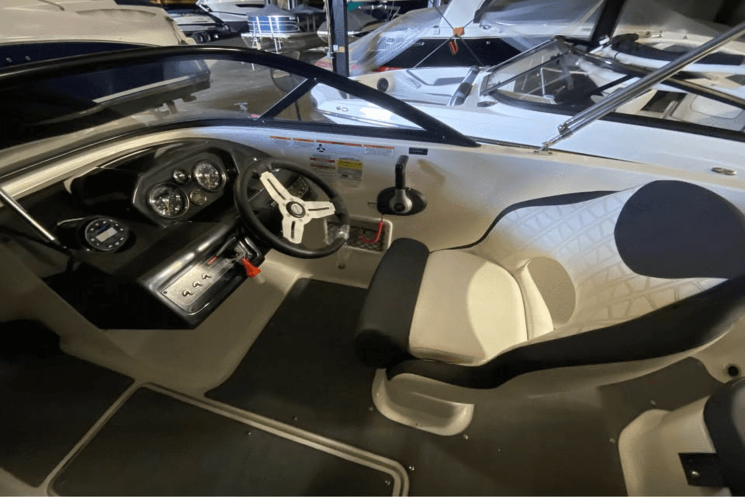 2021 Bayliner VR5 Bowrider I/O Image Thumbnail #3