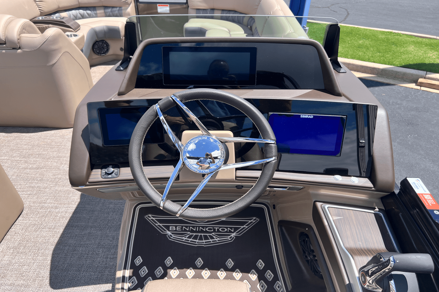 2025 Bennington 25 QSB Image Thumbnail #10