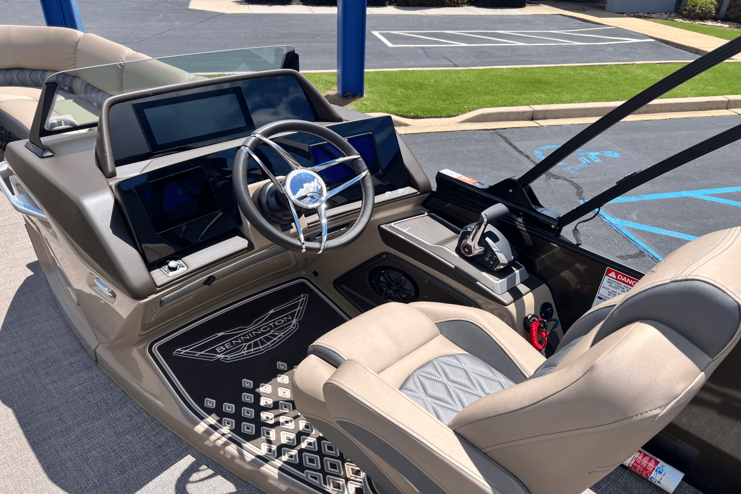 2025 Bennington 25 QSB Image Thumbnail #9