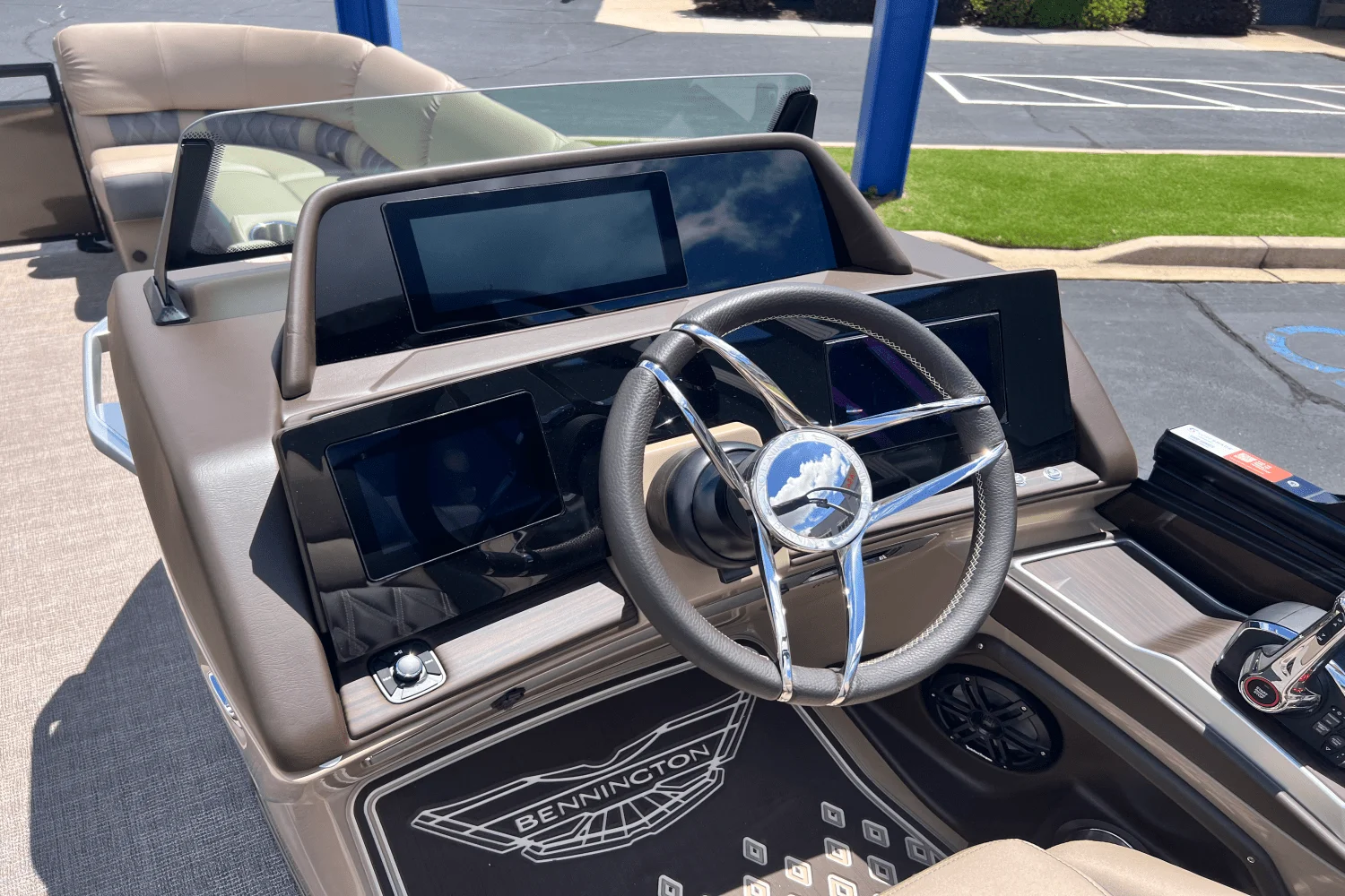 2025 Bennington 25 QSB Image Thumbnail #8