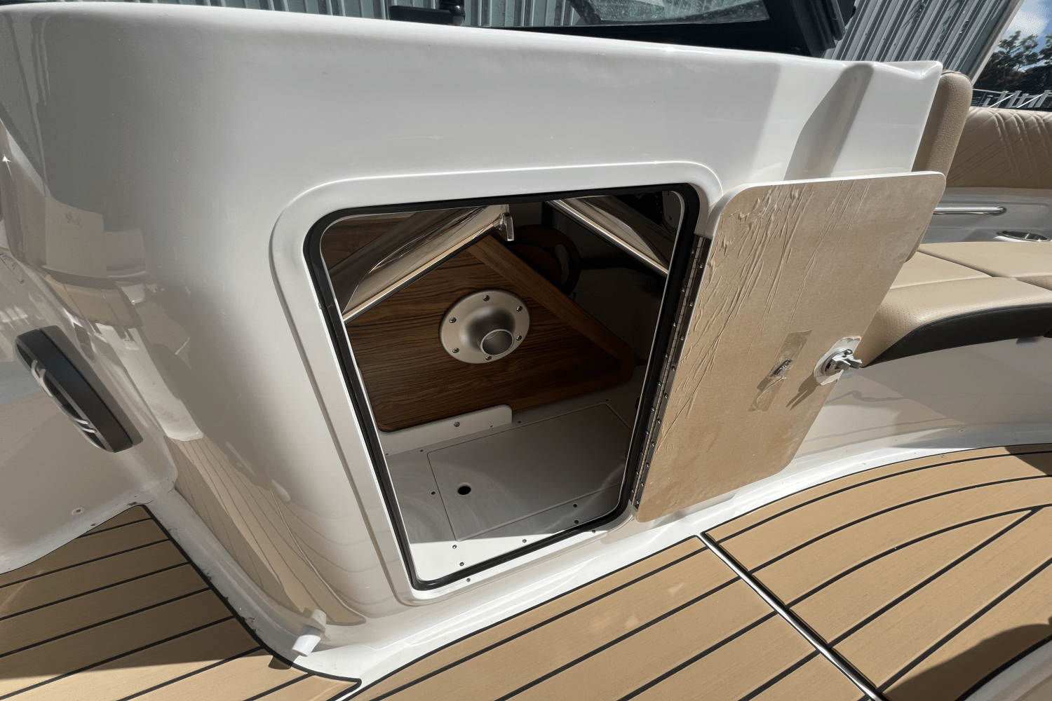2026 Sea Ray SDX 230 Outboard Image Thumbnail #15