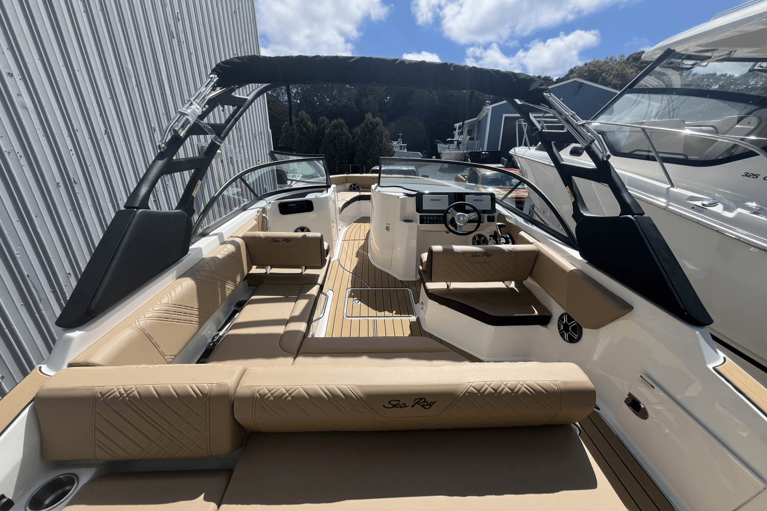 2026 Sea Ray SDX 230 Outboard Image Thumbnail #4