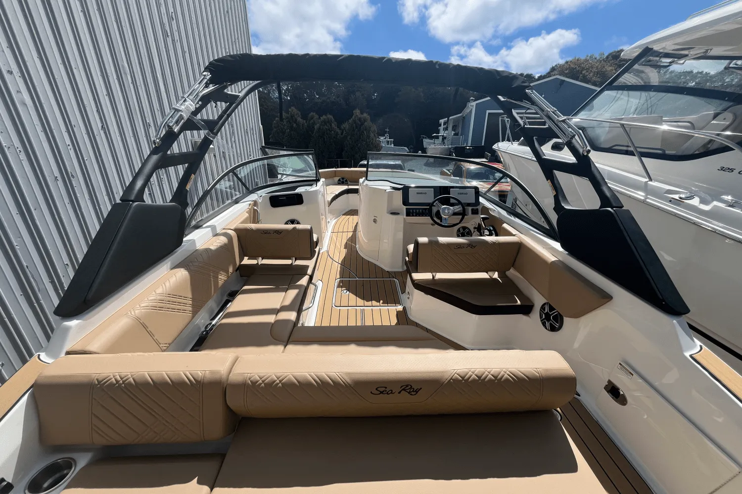 2026 Sea Ray SDX 230 Outboard Image Thumbnail #4