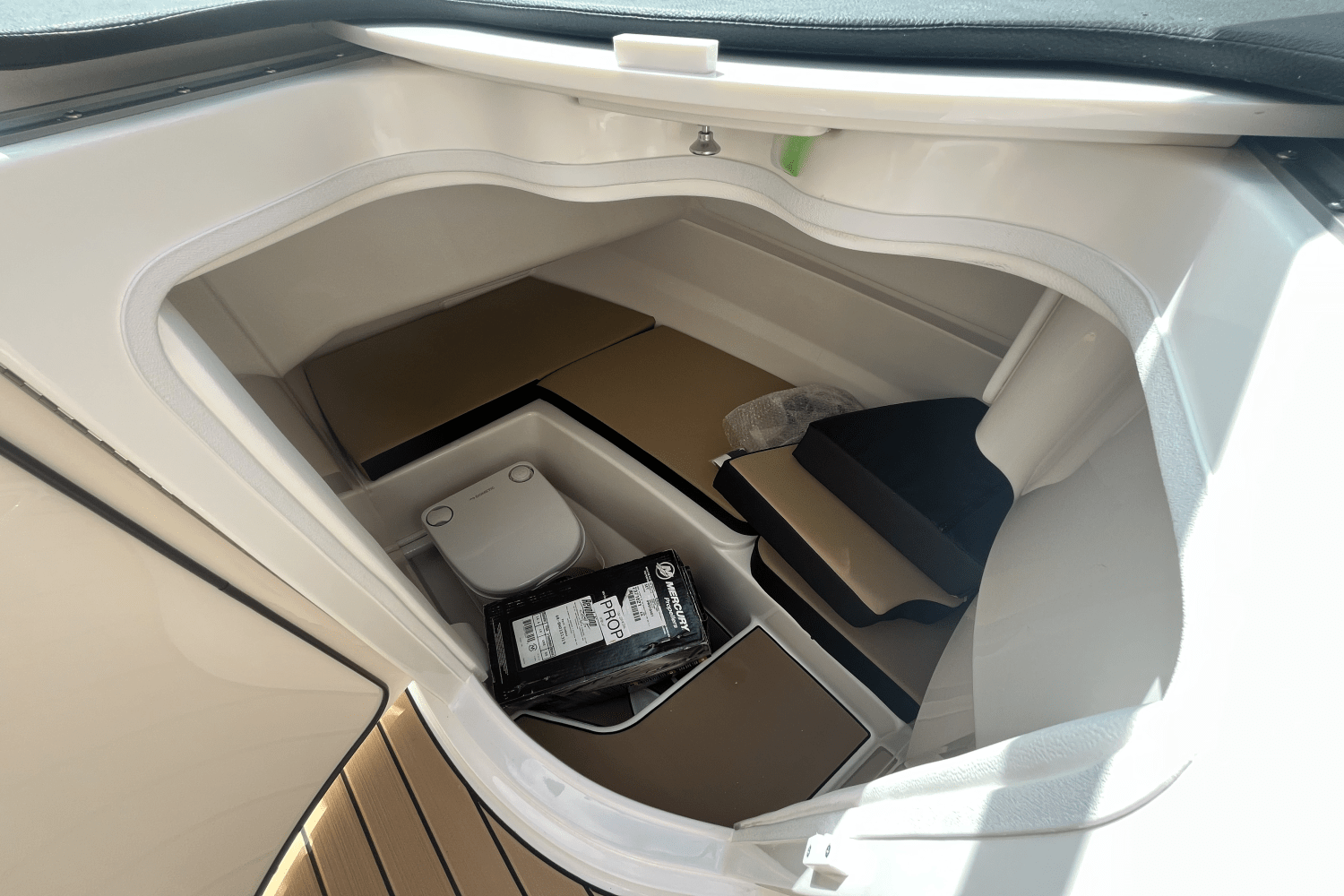2026 Sea Ray SDX 230 Outboard Image Thumbnail #16