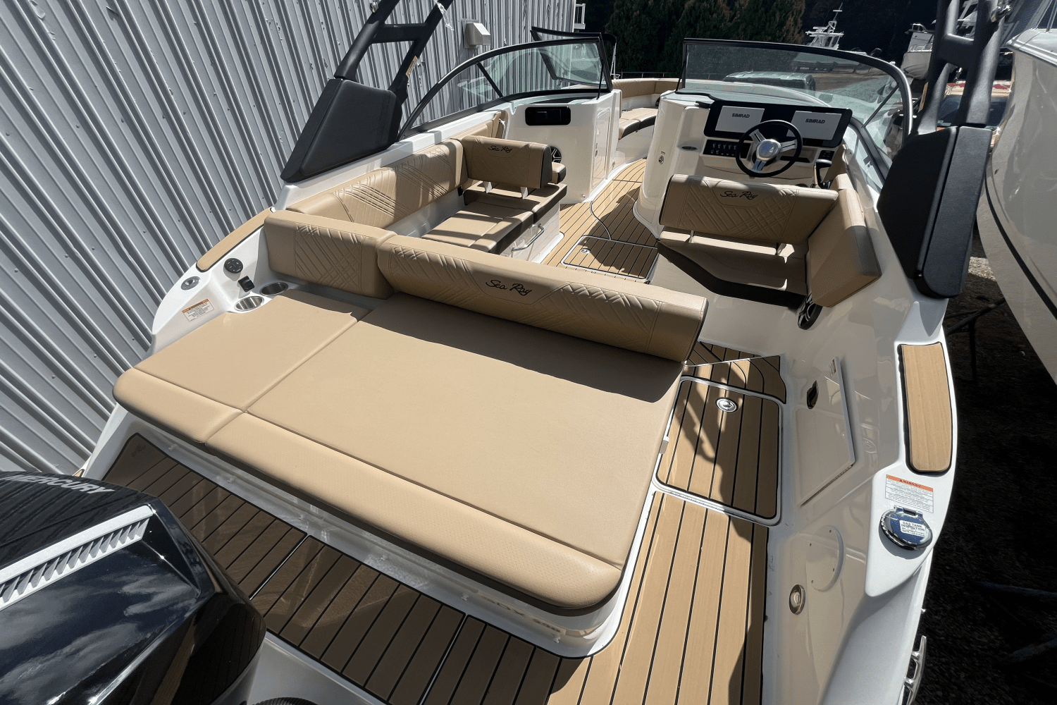 2026 Sea Ray SDX 230 Outboard Image Thumbnail #5