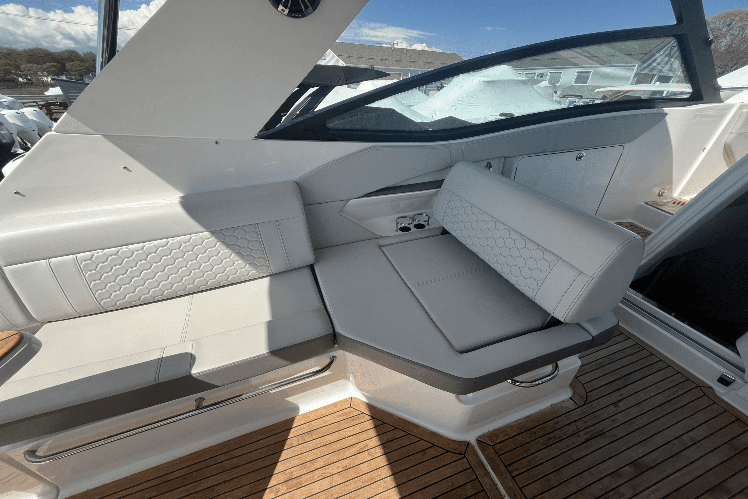 2021 Sea Ray Sundancer 320 Image Thumbnail #6