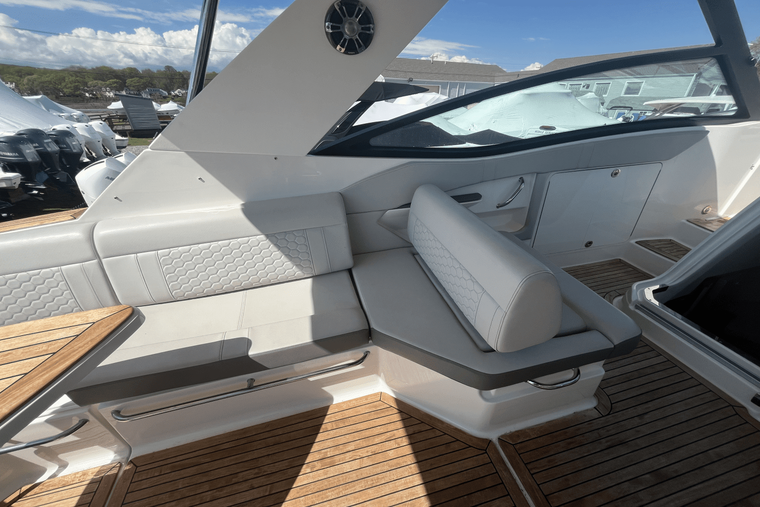 2021 Sea Ray Sundancer 320 Image Thumbnail #5