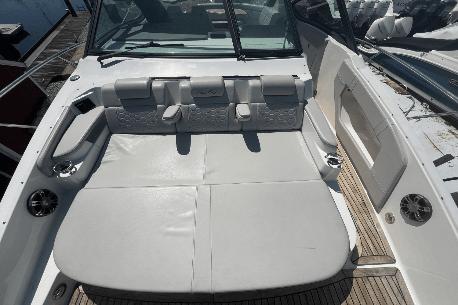 2021 Sea Ray Sundancer 320 Image Thumbnail #17