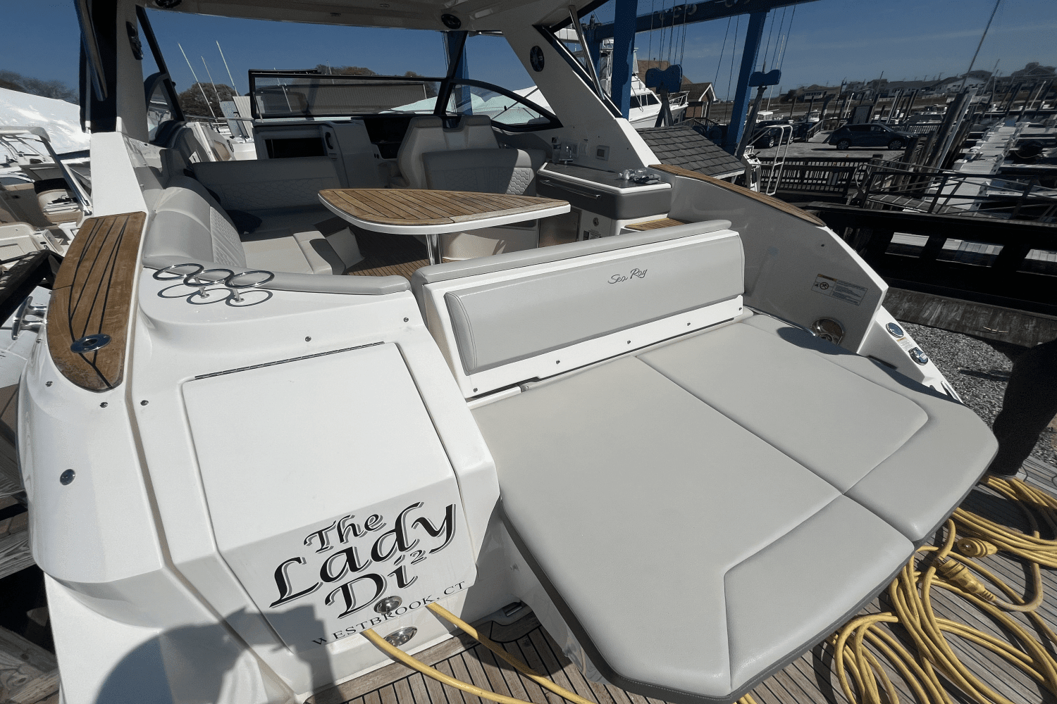 2021 Sea Ray Sundancer 320 Image Thumbnail #2