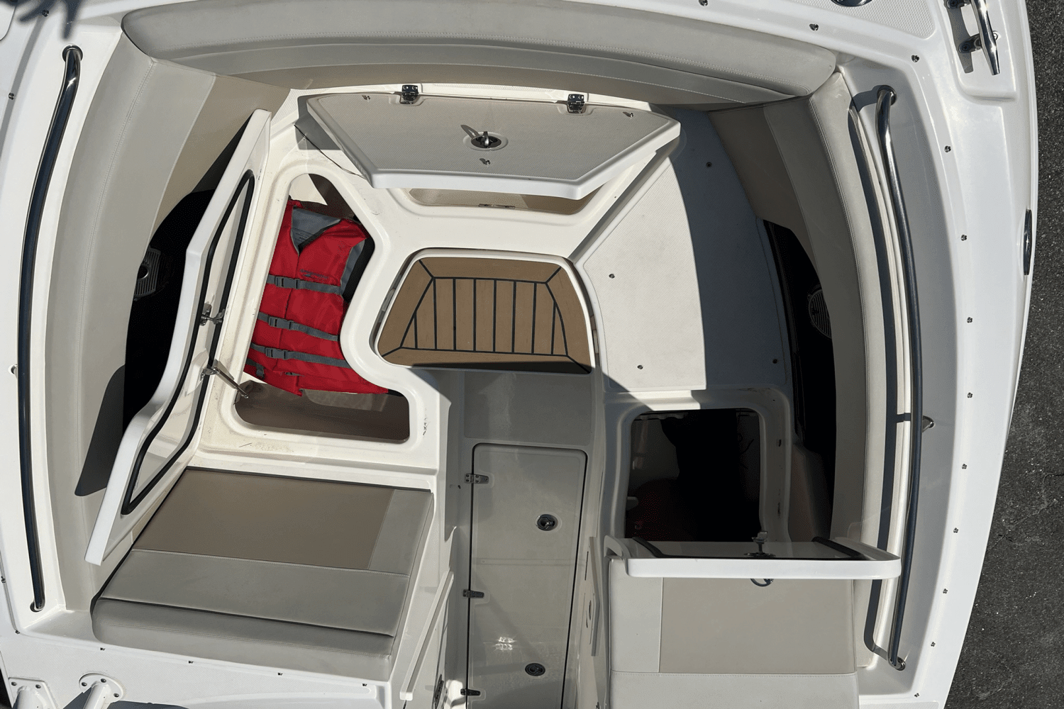 2022 Boston Whaler 240 VANTAGE Image Thumbnail #20