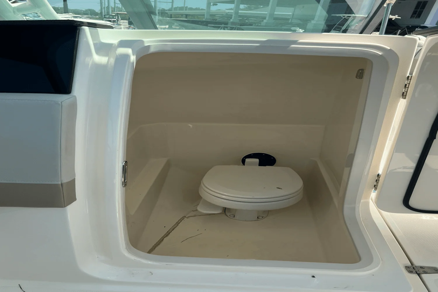 2022 Boston Whaler 240 VANTAGE Image Thumbnail #14