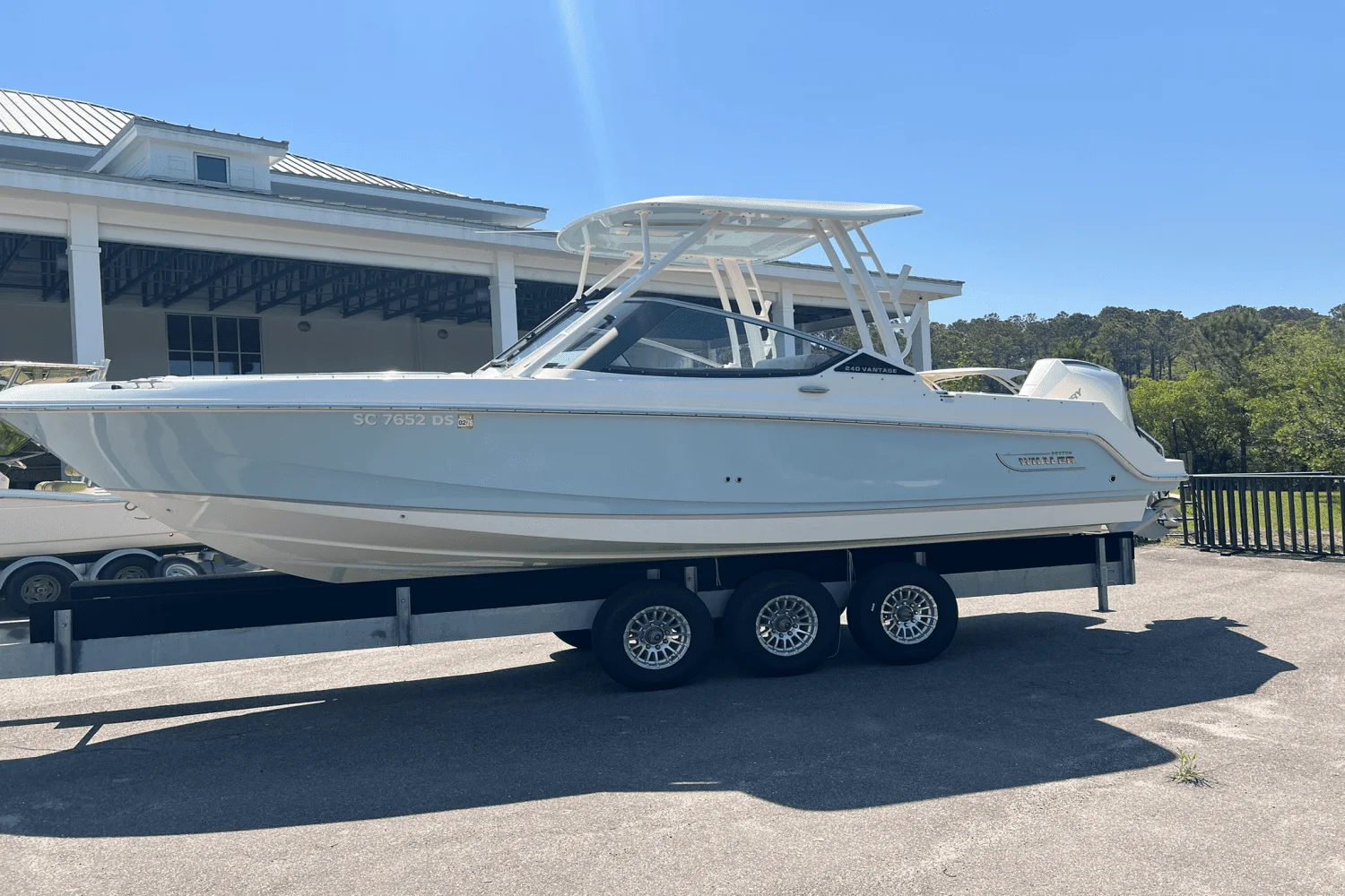 2022 Boston Whaler 240 VANTAGE Image Thumbnail #1