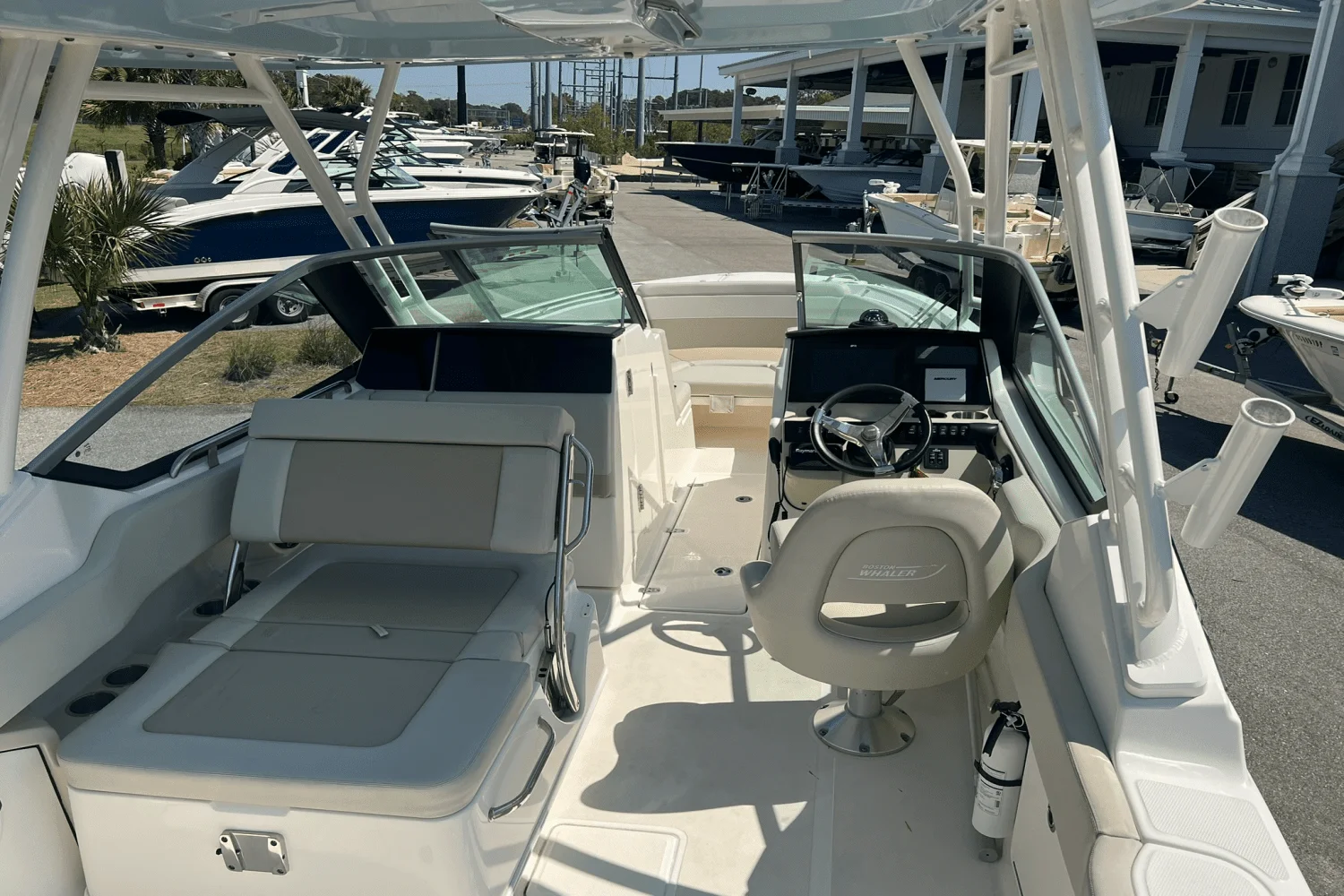 2022 Boston Whaler 240 VANTAGE Image Thumbnail #6