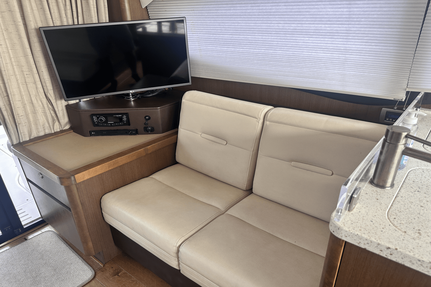 2016 Sea Ray 400 SUNDANCER Image Thumbnail #18