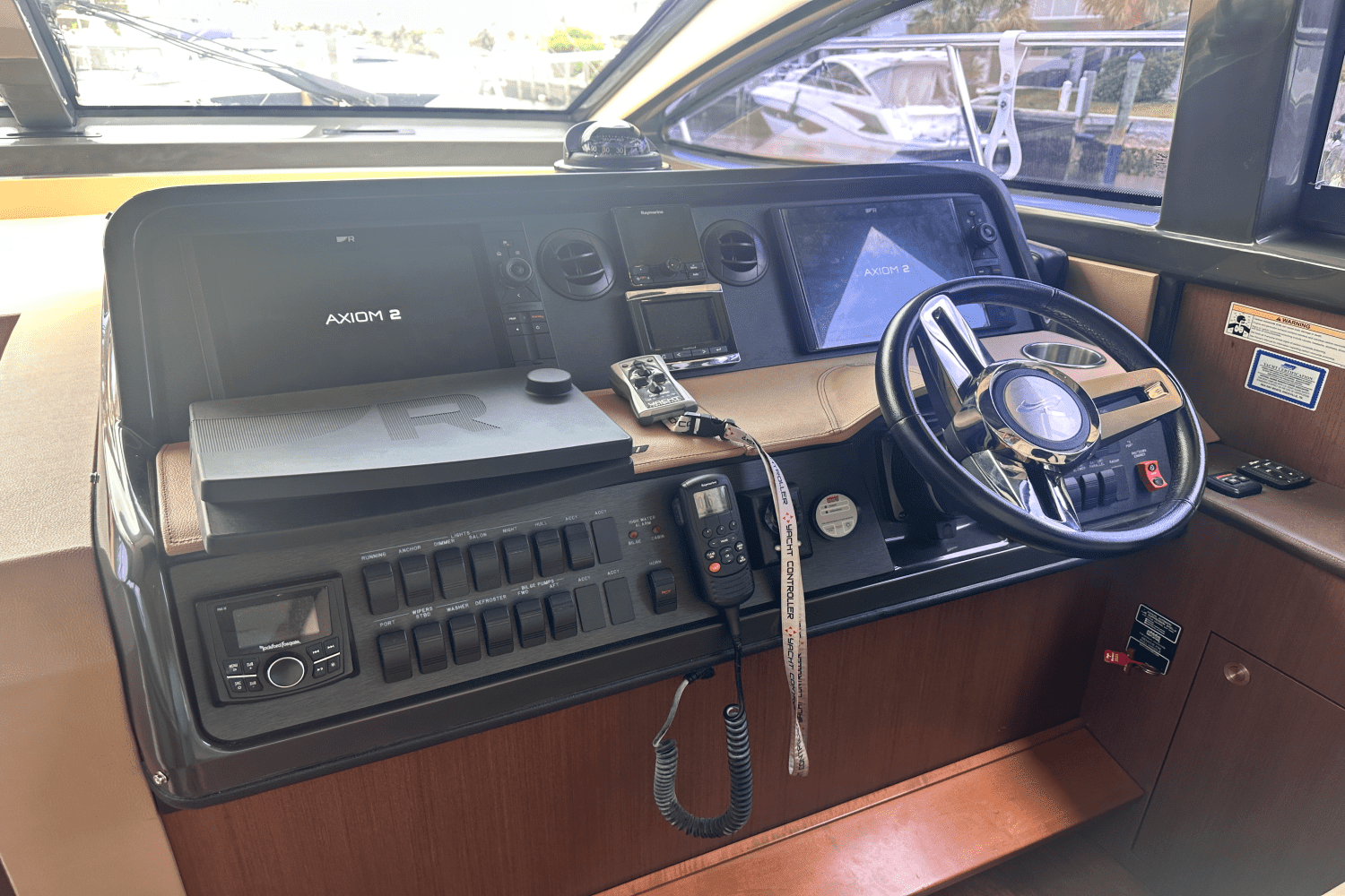 2016 Sea Ray 400 SUNDANCER Image Thumbnail #4