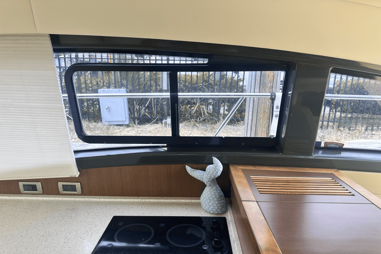 2016 Sea Ray 400 SUNDANCER Image Thumbnail #22