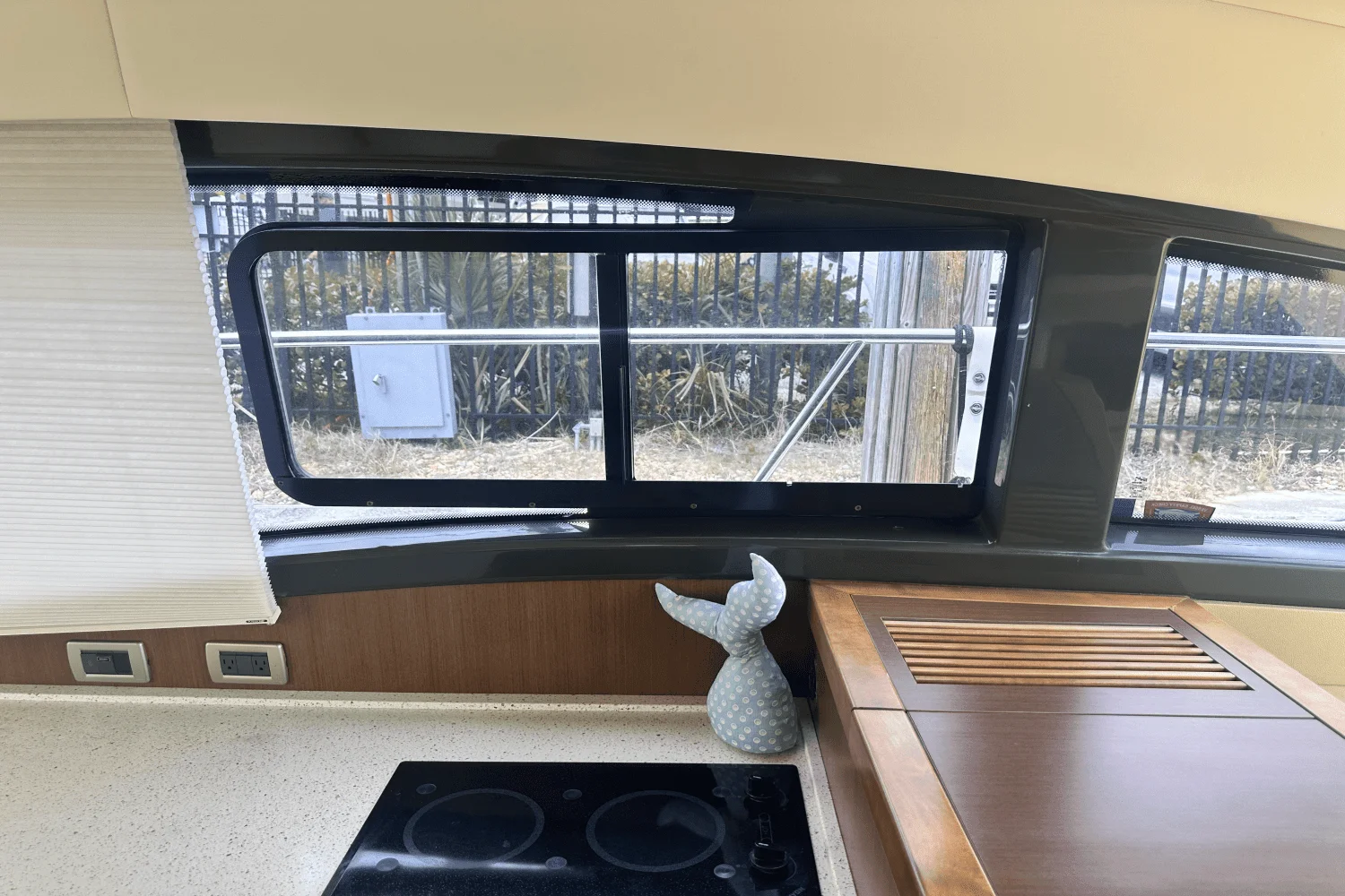 2016 Sea Ray 400 SUNDANCER Image Thumbnail #22