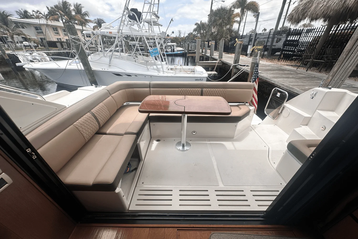 2016 Sea Ray 400 SUNDANCER Image Thumbnail #9