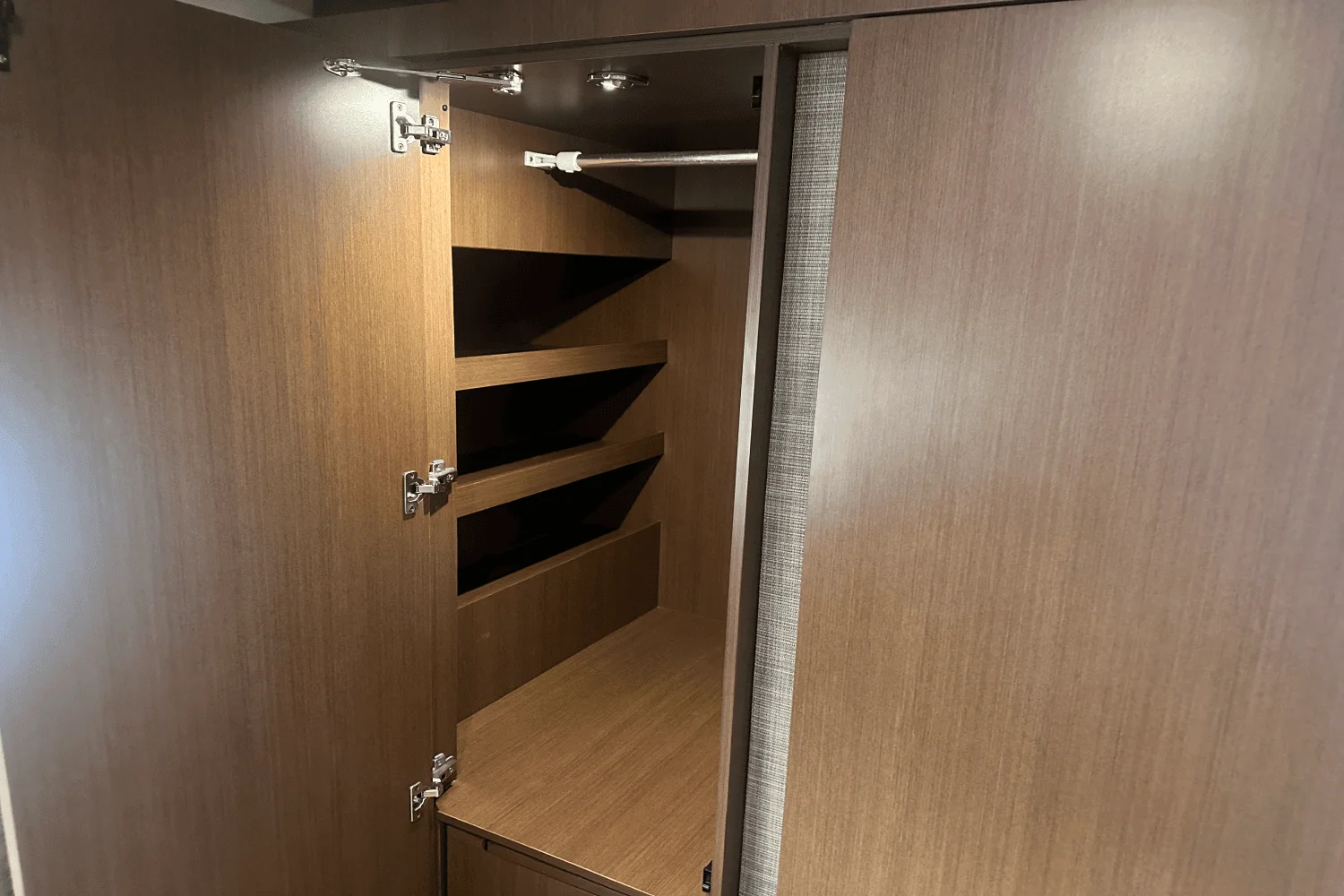 2016 Sea Ray 400 SUNDANCER Image Thumbnail #26