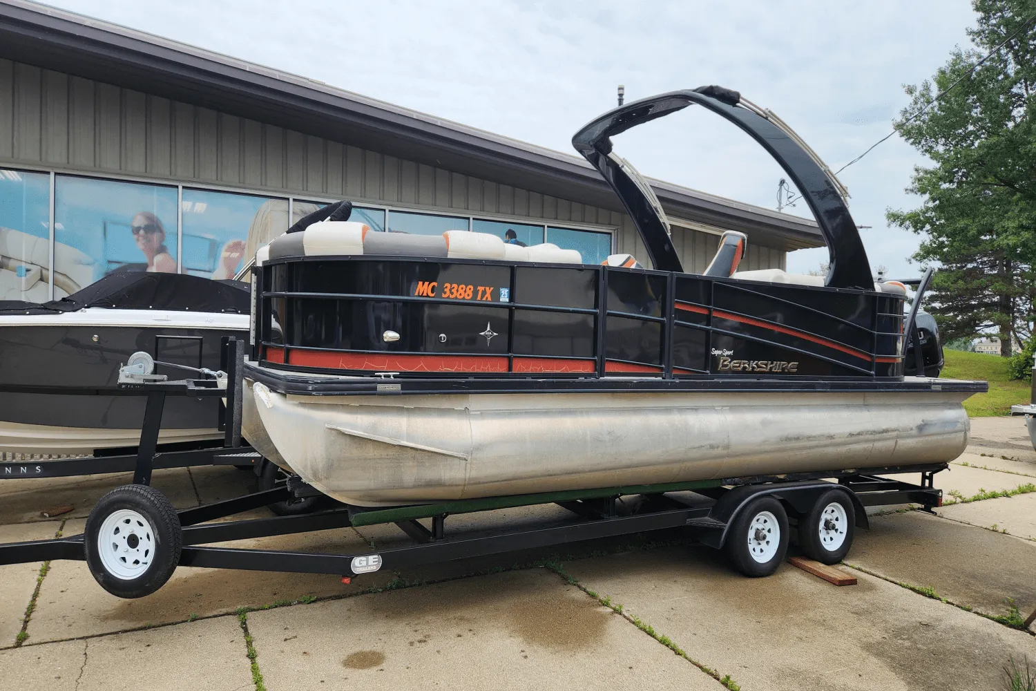 2017 Berkshire 23SRFX ARCH S Image Thumbnail #3