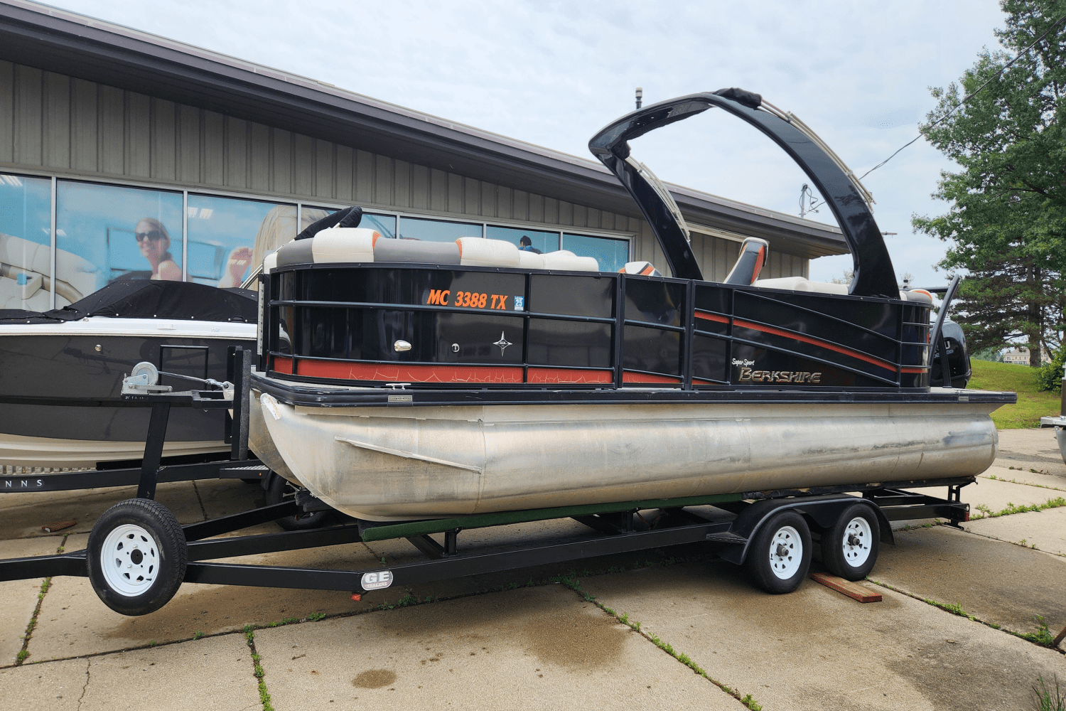 2017 Berkshire 23SRFX ARCH S Image Thumbnail #3