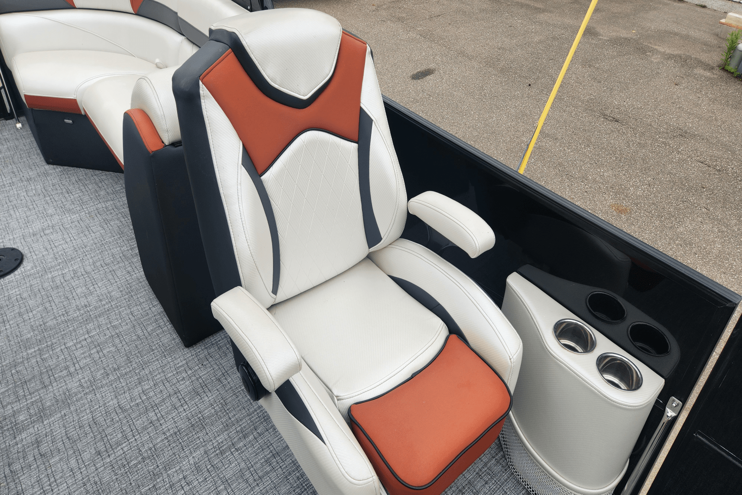 2017 Berkshire 23SRFX ARCH S Image Thumbnail #17