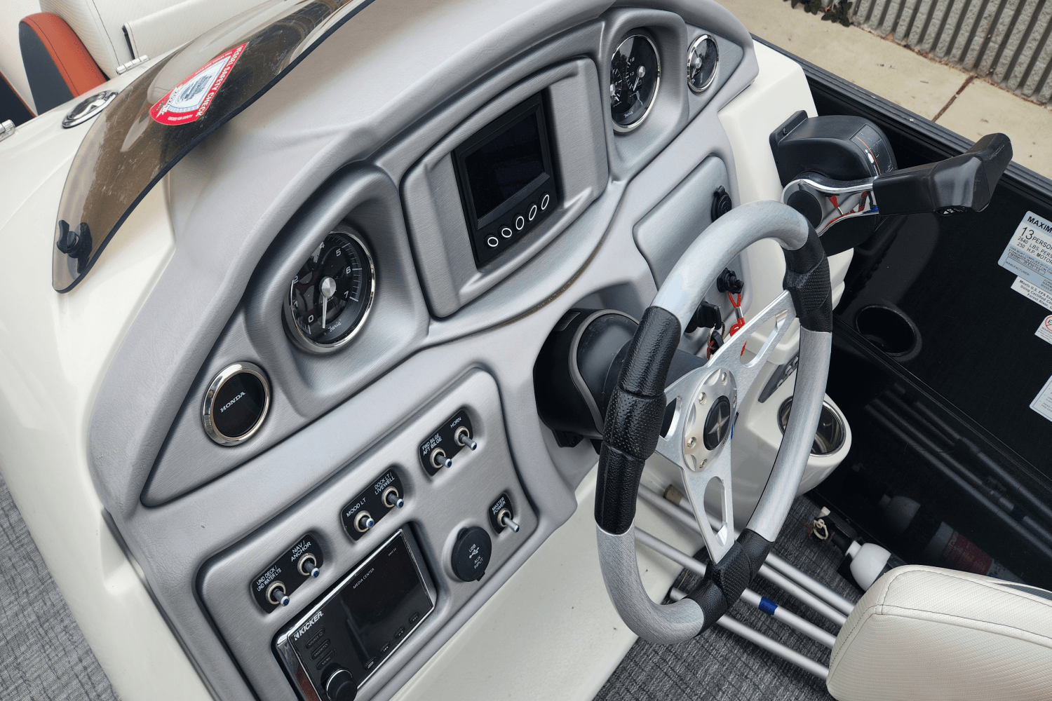 2017 Berkshire 23SRFX ARCH S Image Thumbnail #15