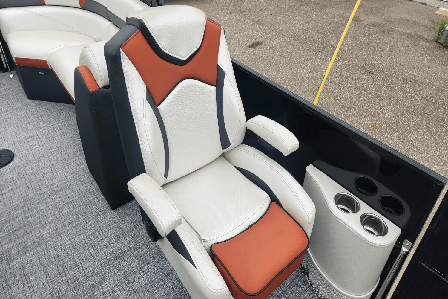 2017 Berkshire 23SRFX ARCH S Image Thumbnail #17