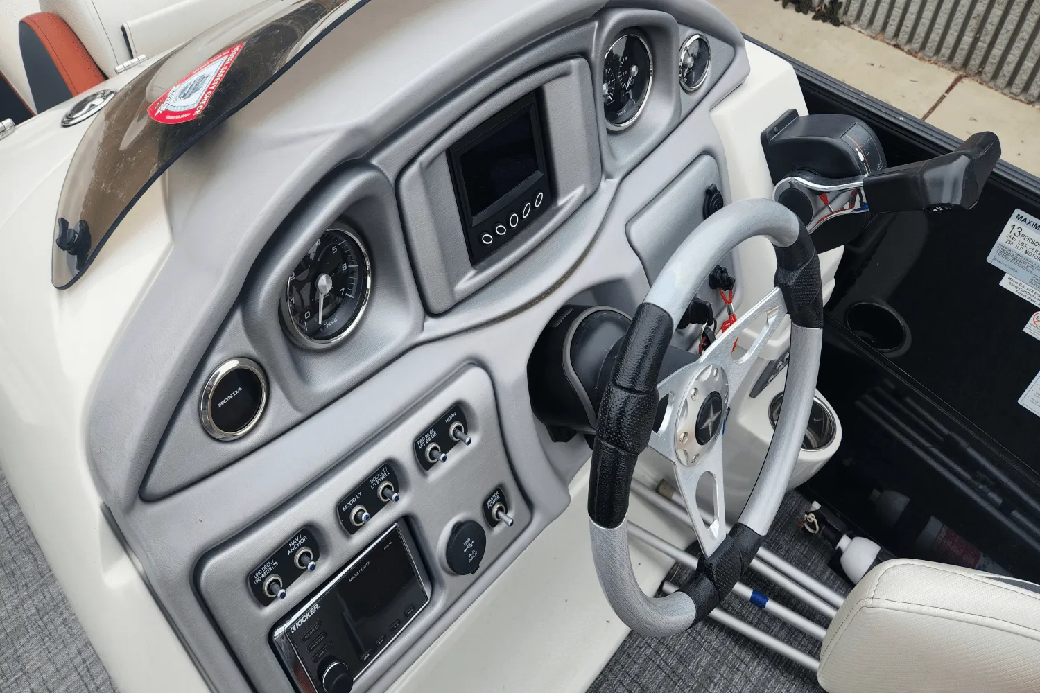 2017 Berkshire 23SRFX ARCH S Image Thumbnail #15