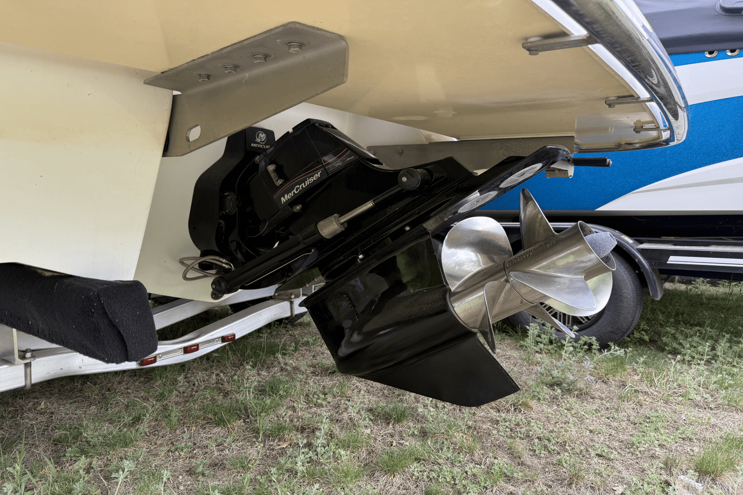 2008 Cobalt 232 Image Thumbnail #3